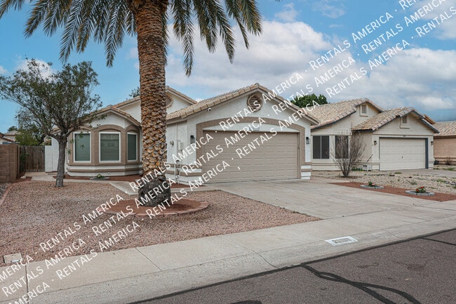 Building Photo - 2517 W Sheffield Ave