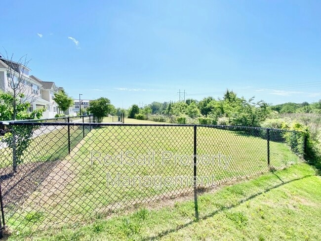Building Photo - 208 Fishers Ct
