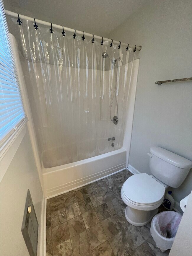 Building Photo - 2727 Stratford Dr