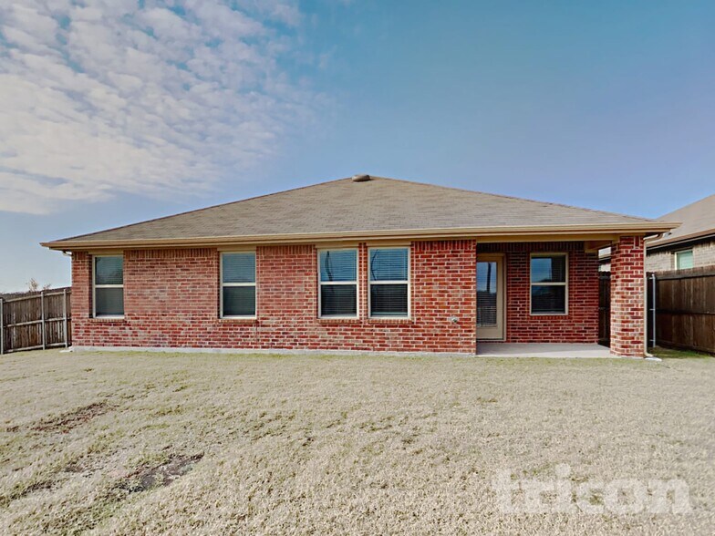 Building Photo - 916 Roland Dr