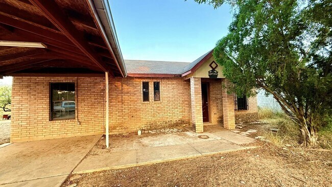 Building Photo - 1001 N Lost Creek Loop