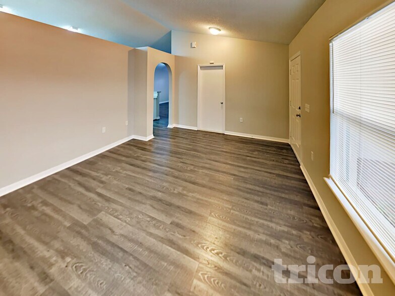Building Photo - 6372 Gainsboro Ave