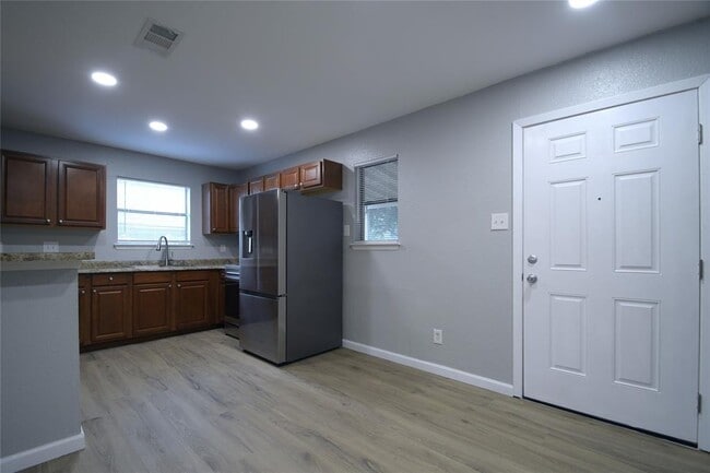 Building Photo - 3007 W Slaughter Ln