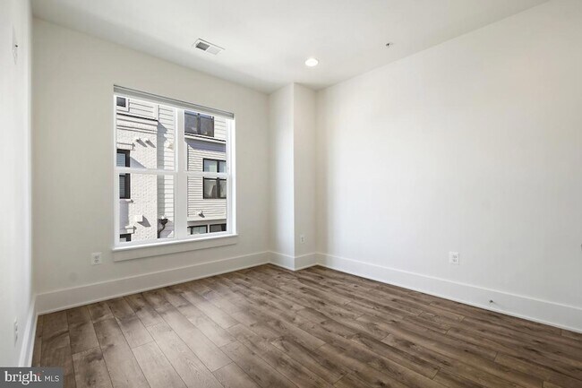 Building Photo - 11300 Emerald Park Rd