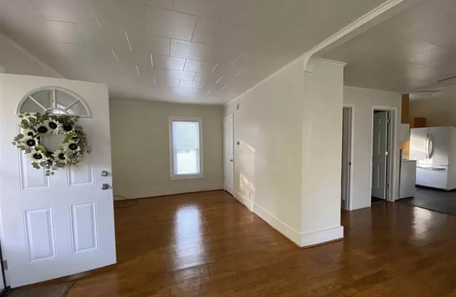 Building Photo - Elizabeth