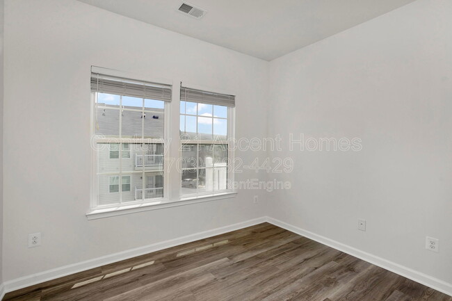 Building Photo - 24676 Hutchinson Farm Dr