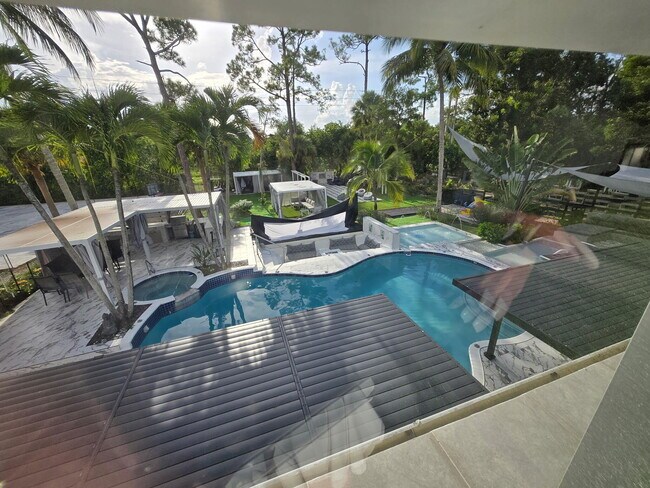 Building Photo - 377 Squire Dr