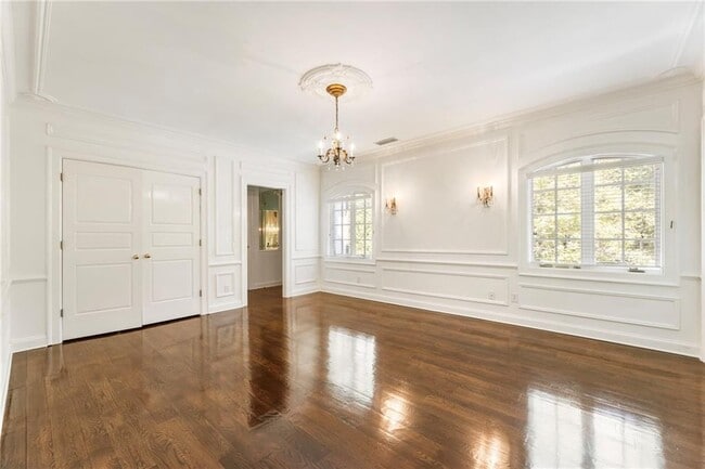 Building Photo - 2485 W Wesley Rd NW