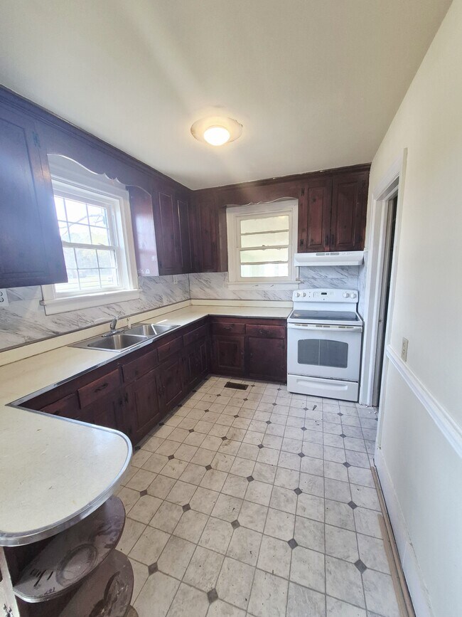 Building Photo - 5140 Alberene Rd