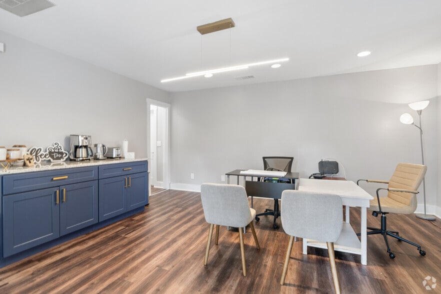 Leasing Office - London Trace Townhomes