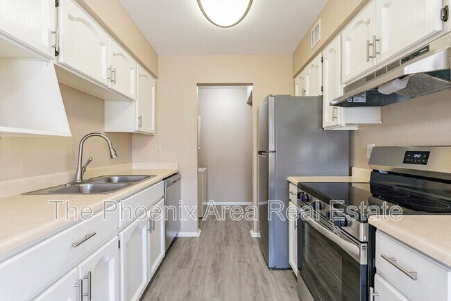 Building Photo - 16657 E Gunsight Dr