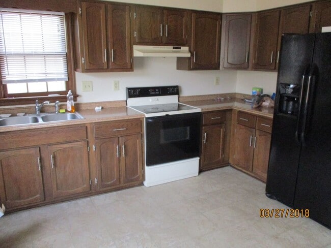 Building Photo - 4 bedroom home