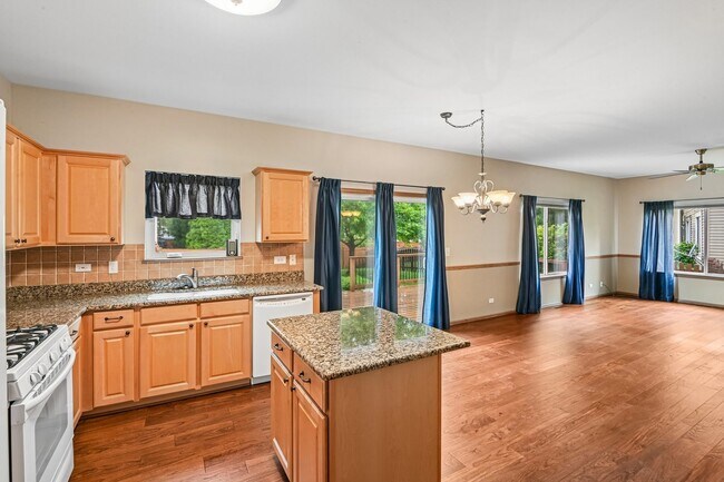 Building Photo - 971 Lakestone Ln