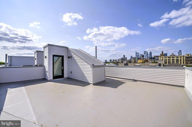 Building Photo - 1205 S 15th St