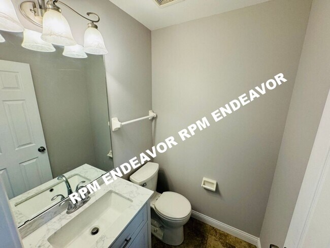 Building Photo - Spacious 4 bedroom, 2.5 bath home availabl...