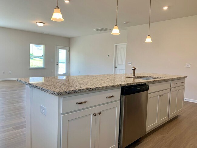 Building Photo - Beautiful Ranch Home in Sanford, Available...