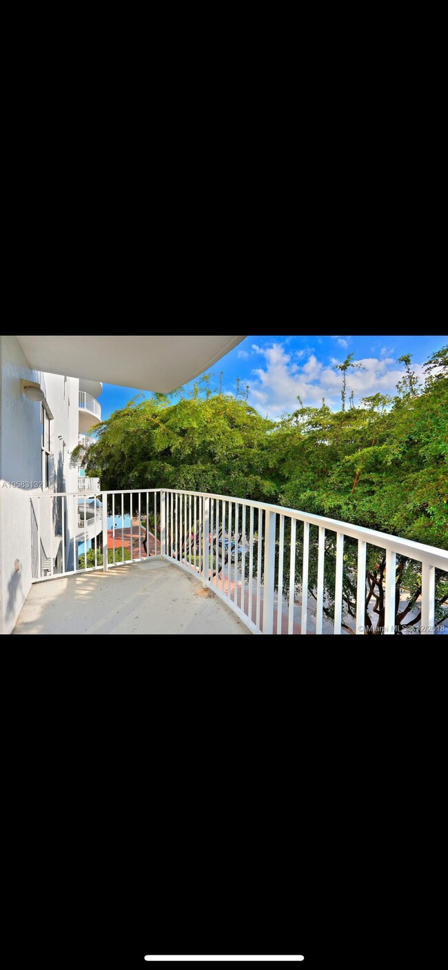 Building Photo - 1555 N Treasure Dr