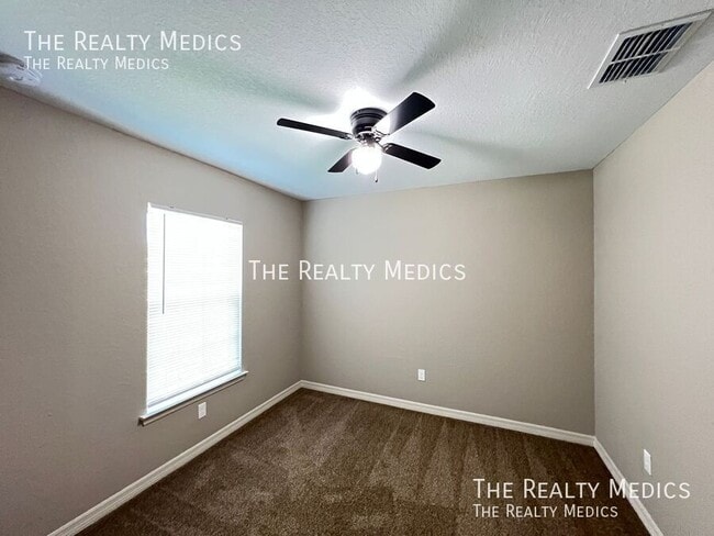 Building Photo - 15593 SW 48th Ave