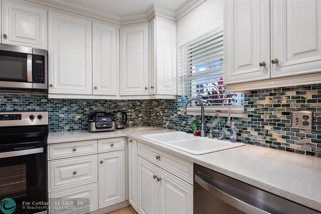 Building Photo - 2561 S Ocean Blvd