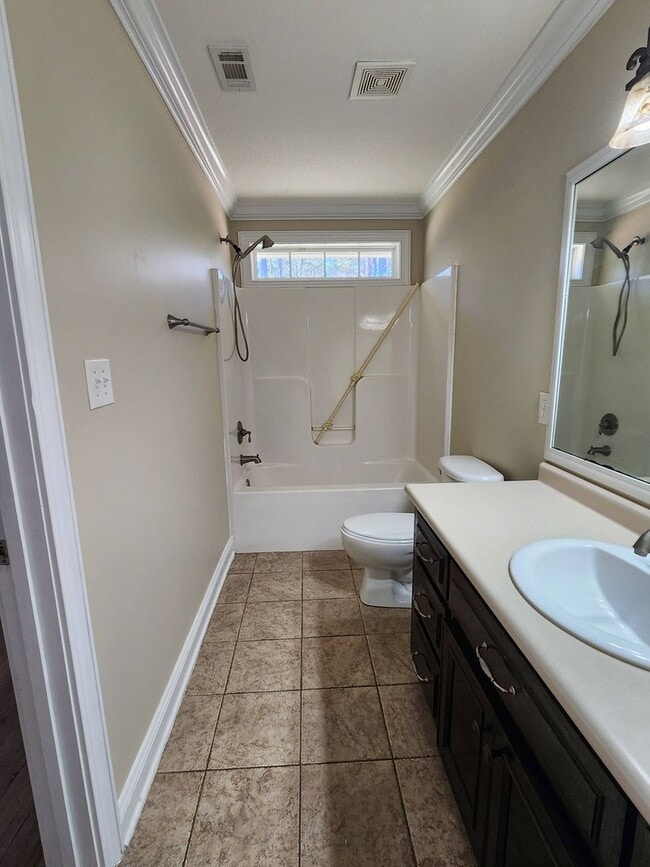 Building Photo - Spacious 4-Bedroom Home with Modern Upgrades in Valdosta