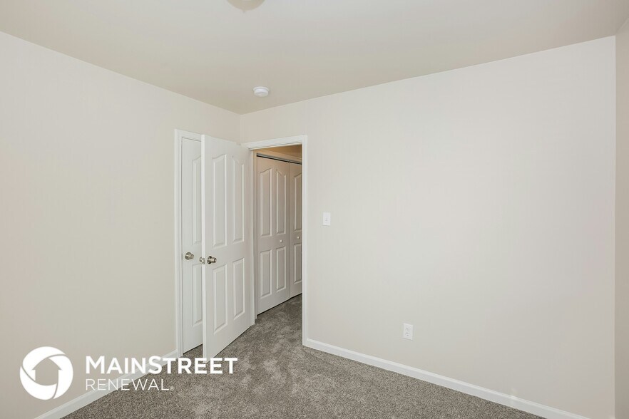 Building Photo - 3744 Sipes Ln