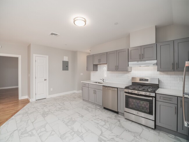 Building Photo - 7 Lowell St