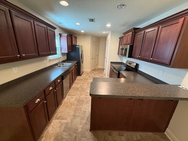 Building Photo - Pensacola - Weatherstone - 4 bedroom, 2.5 ...