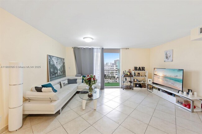 Primary Photo - 3161 S Ocean Dr