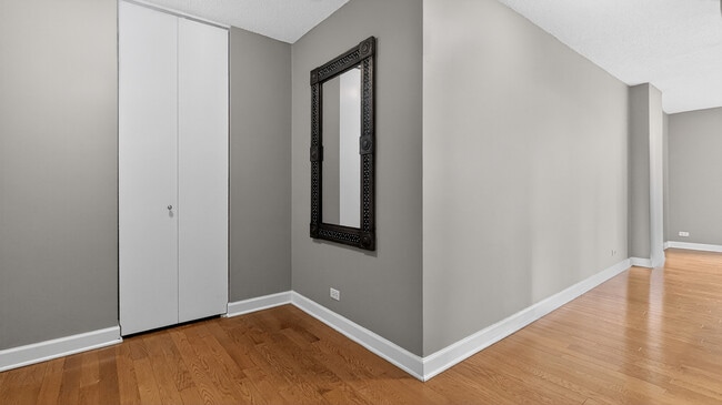 Building Photo - 10 E Ontario St