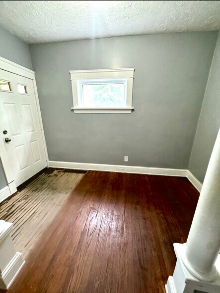 Building Photo - 2065 W 85th St