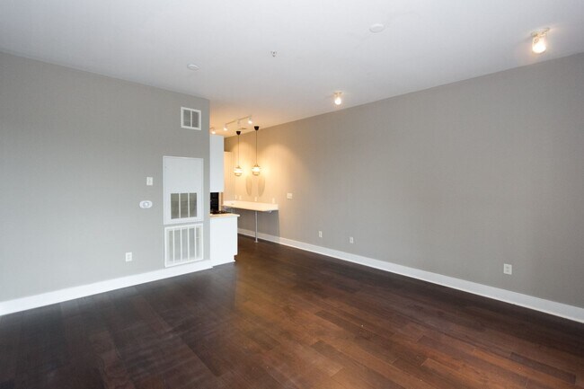 Building Photo - 1195MT