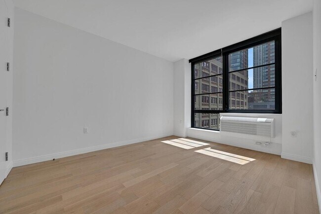 Building Photo - 160 1st St