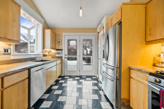 Building Photo - 16131 Black Bear Dr