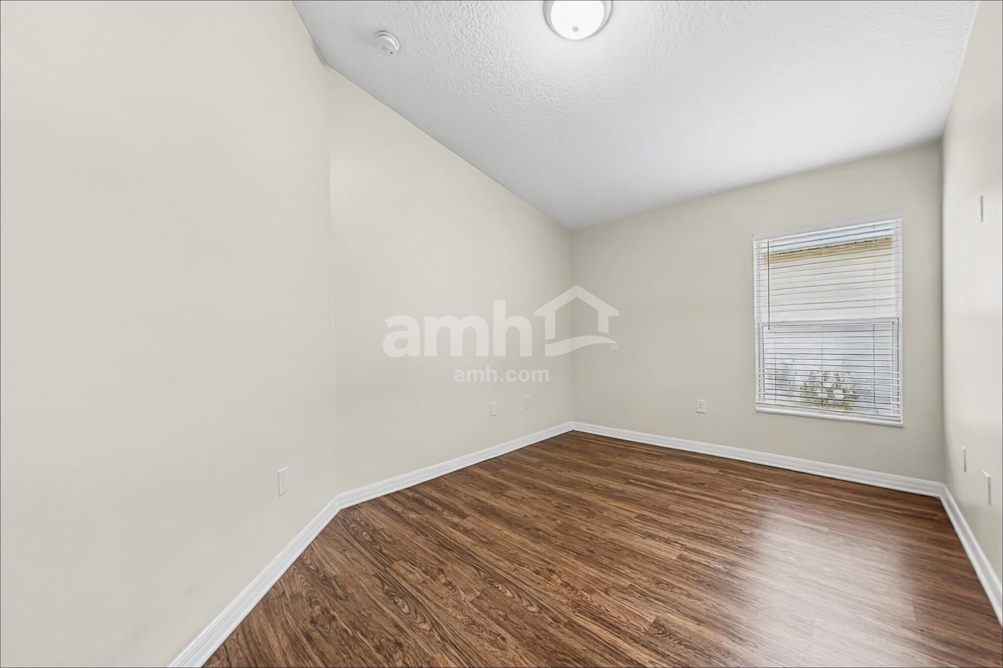 Building Photo - 1002 Cristelle Jean Dr