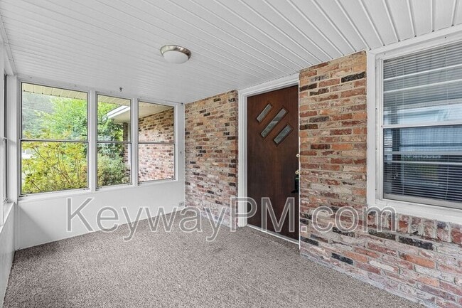 Building Photo - 13 Erskine Ln