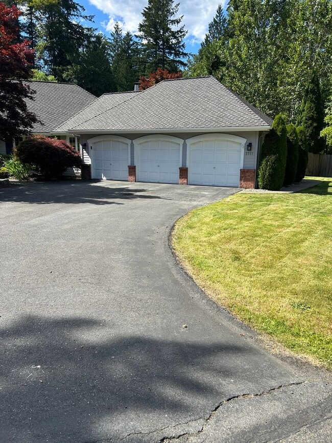Building Photo - 3bd/2.5ba Redmond Home