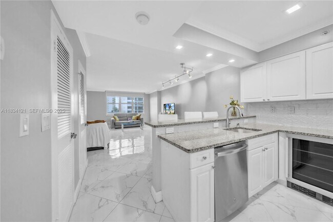 Building Photo - 2501 S Ocean Dr