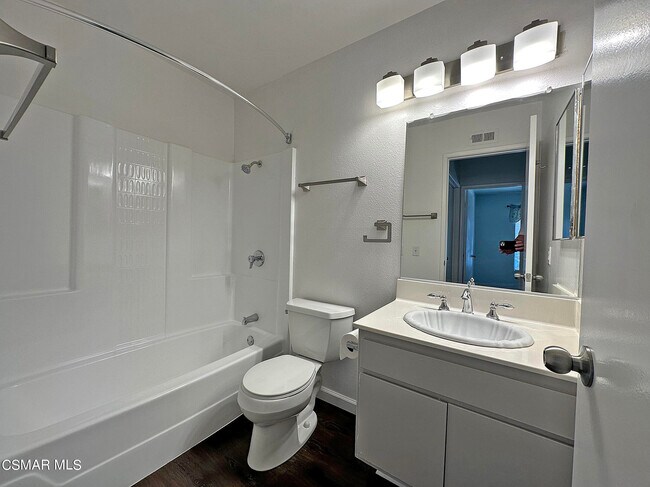 Building Photo - 499 Serento Cir