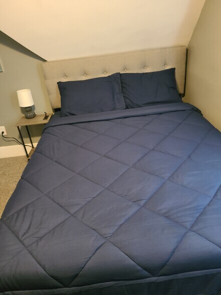 Building Photo - 1426 State St