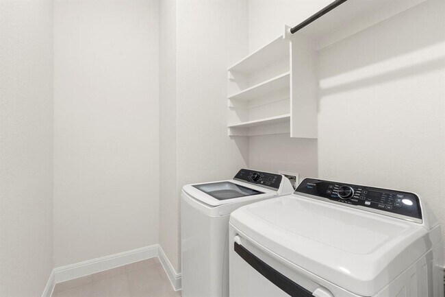 Building Photo - 528 Tubman Dr