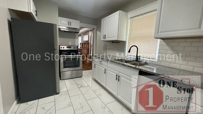 Building Photo - 3 Bedroom 1.5 Bathroom home in Kansas City!