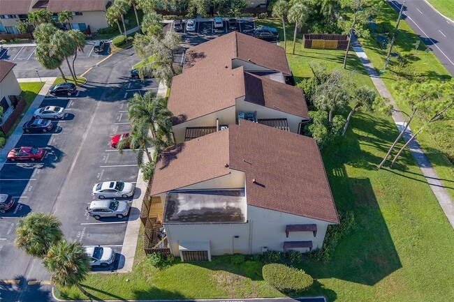 Building Photo - 890 N Village Dr