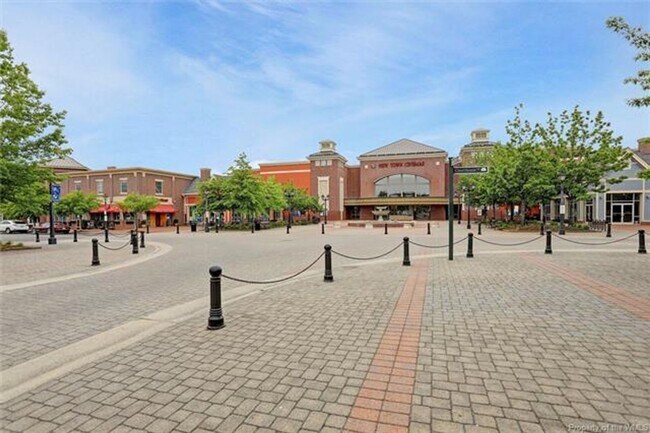 Building Photo - New Town 3 Bedroom, 3.5 Bath Townhome
