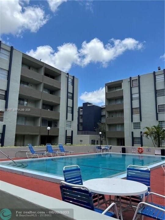 Building Photo - 10000 NW 80th Ct