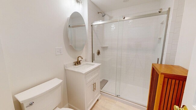 Building Photo - 54 Linwood St