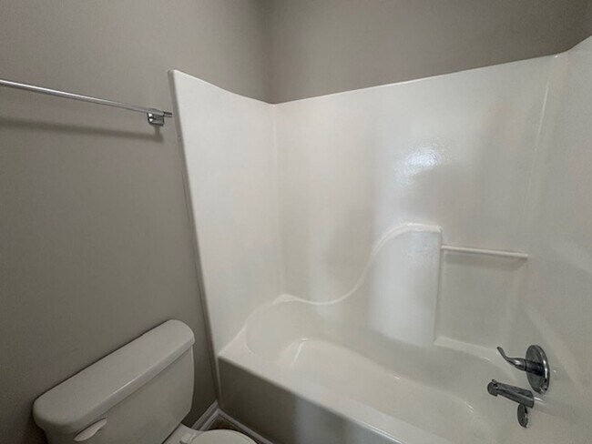 Building Photo - 3909 Almon Dr