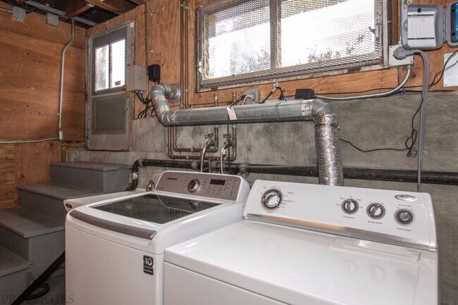 Building Photo - Eureka Valley/Castro 4 Bed + Bonus Room, 3 Bath, 2 Car Garage, City & Valley Views