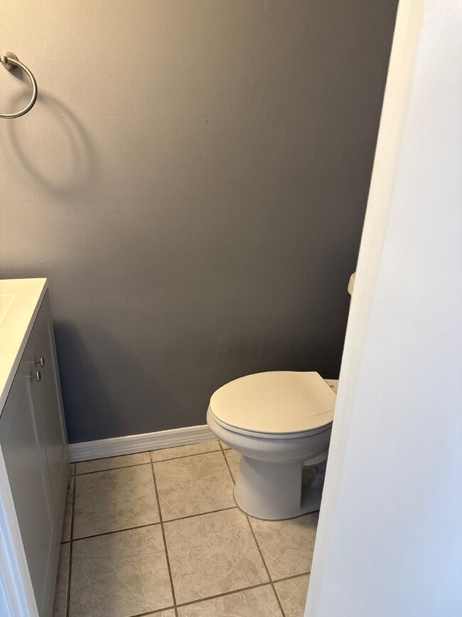 Building Photo - Newly Renovated 2 bedroom Townhouse
