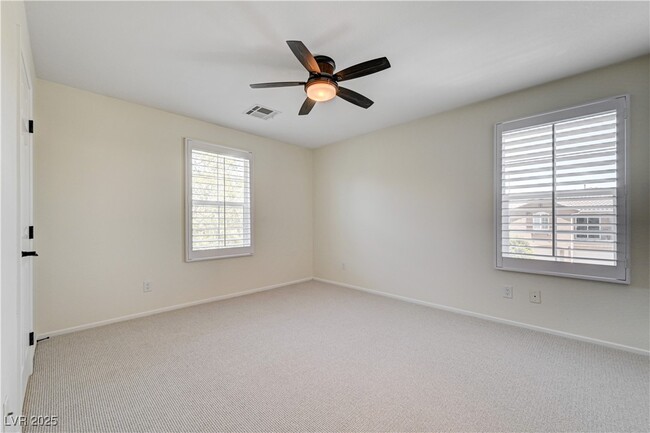 Building Photo - 25 Lone Cove Ct
