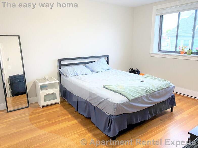 Building Photo - 134 Summer St